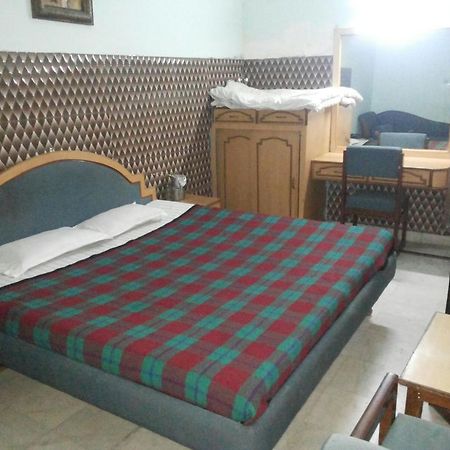 Hotel Saurab Dehradun Buitenkant foto
