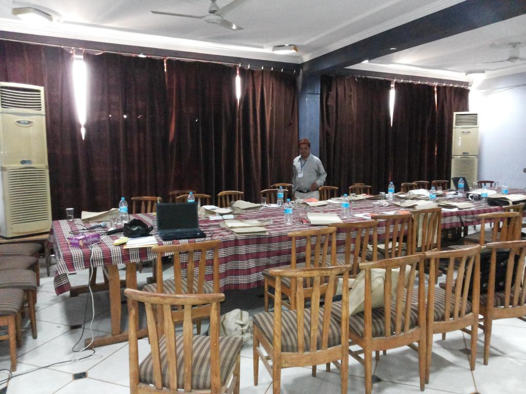 Hotel Saurab Dehradun Buitenkant foto