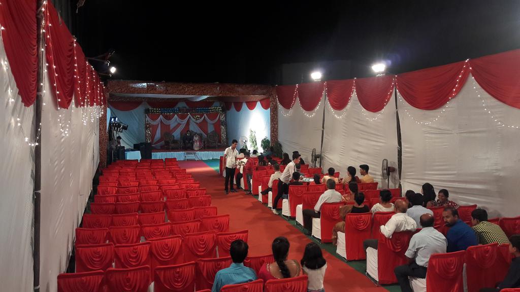 Hotel Saurab Dehradun Buitenkant foto