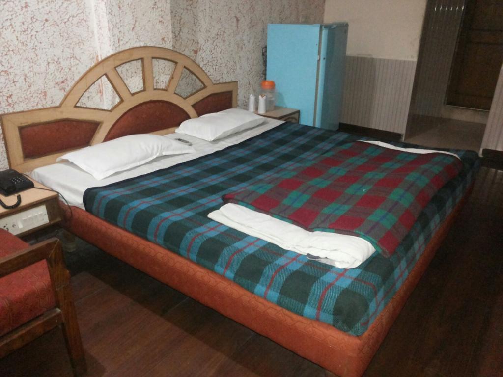 Hotel Saurab Dehradun Buitenkant foto