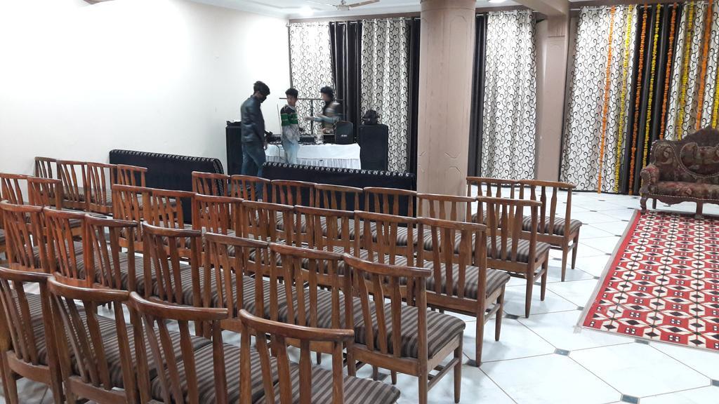 Hotel Saurab Dehradun Buitenkant foto