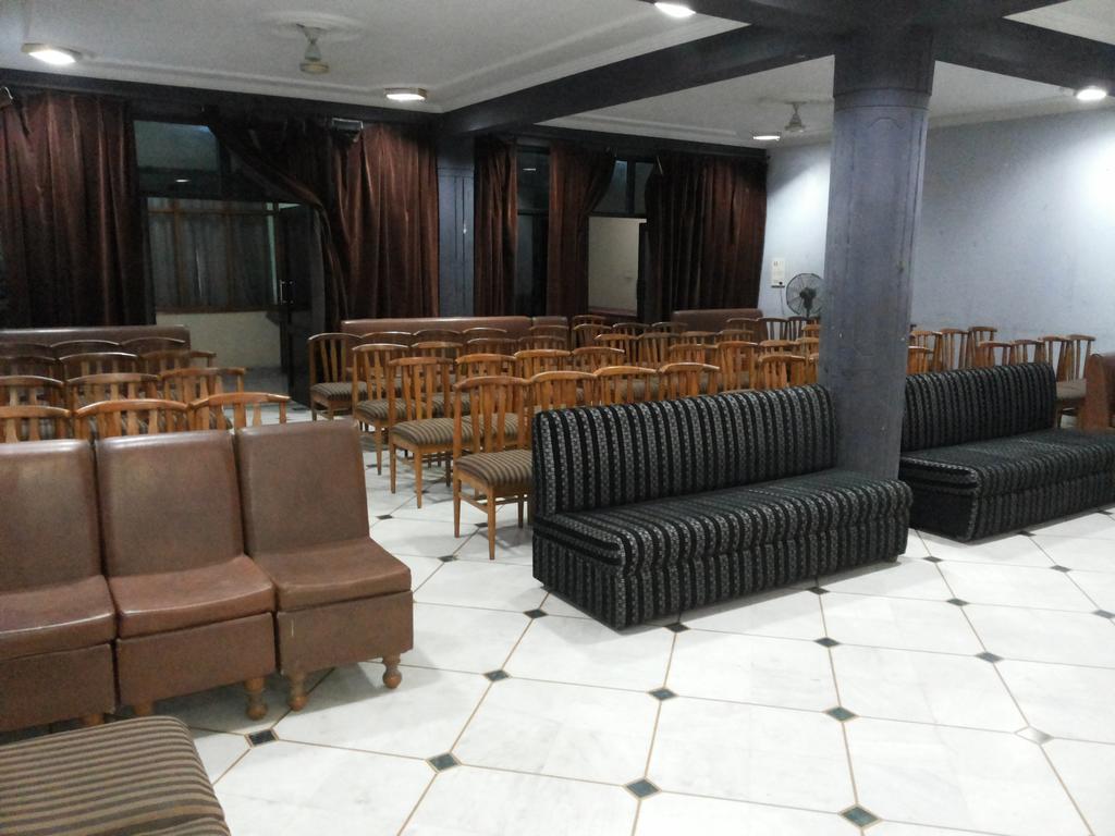 Hotel Saurab Dehradun Buitenkant foto