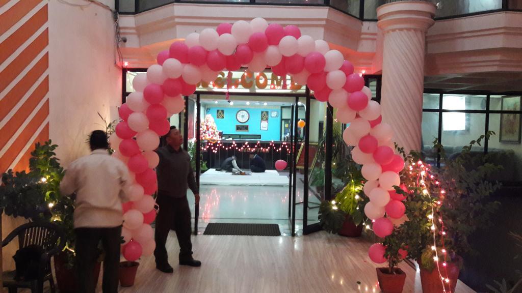Hotel Saurab Dehradun Buitenkant foto