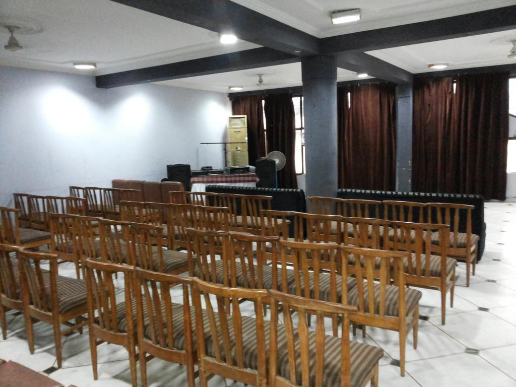 Hotel Saurab Dehradun Buitenkant foto