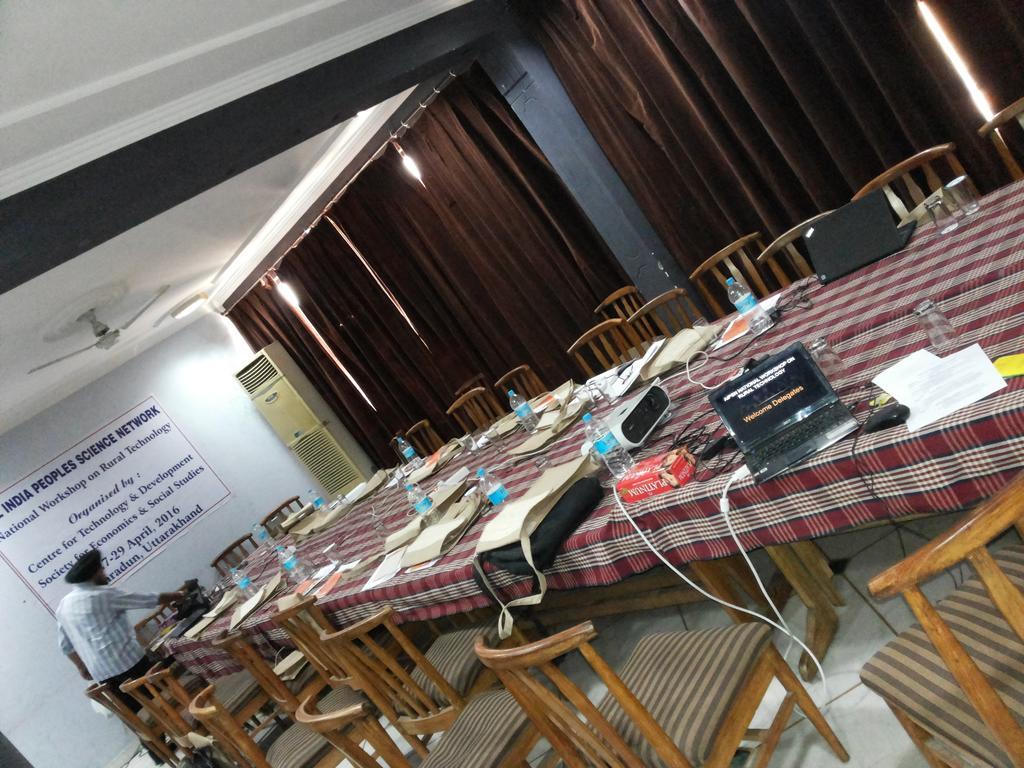 Hotel Saurab Dehradun Buitenkant foto